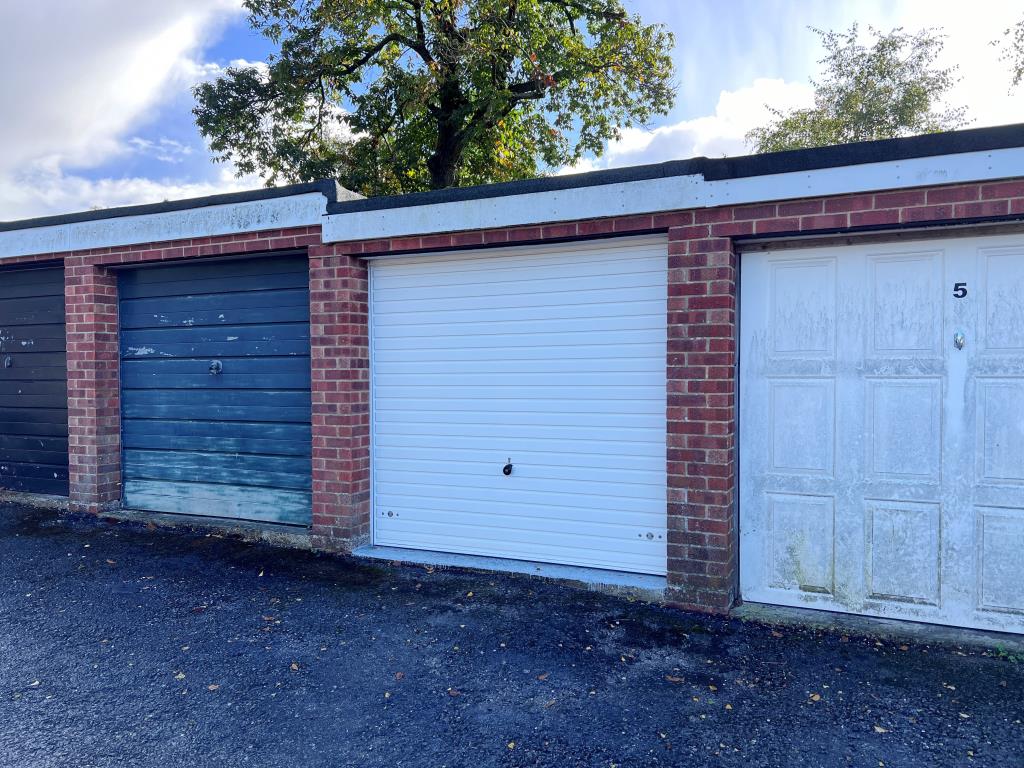 Lot: 126 - SINGLE LOCK-UP GARAGE - Single lock up garage with white up and over door